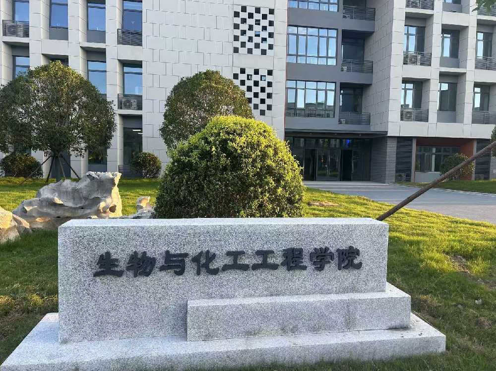 兴和县扬州职业大学体育场高杆灯项目